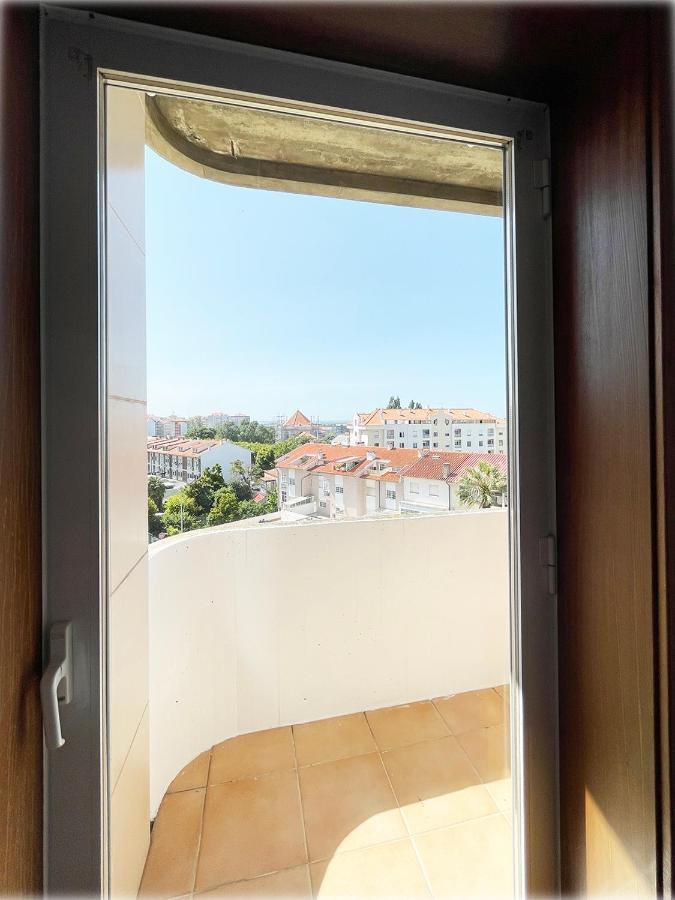 Yellow House Aveiro Netflix And Garage Exterior photo